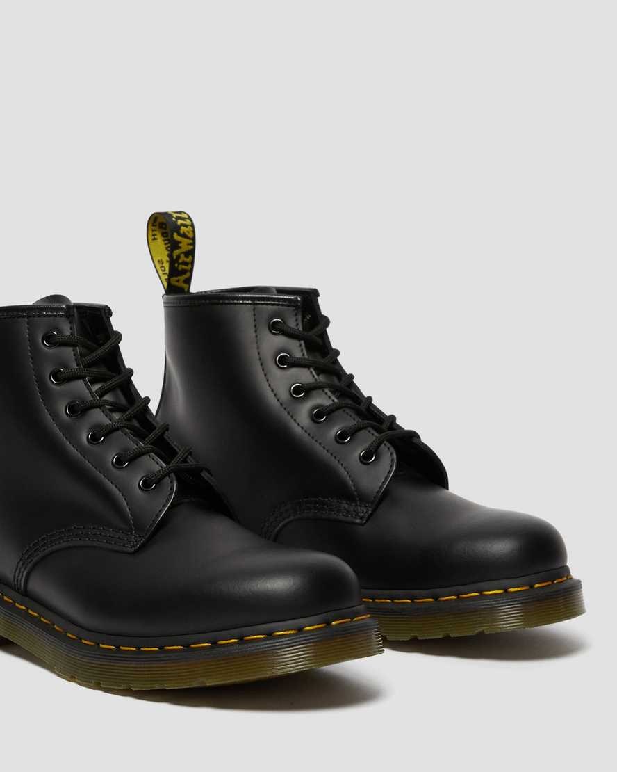 Black Smooth Leather Men's Dr Martens 101 Yellow Stitch Smooth Leather Ankle Boots | 439852-TUJ