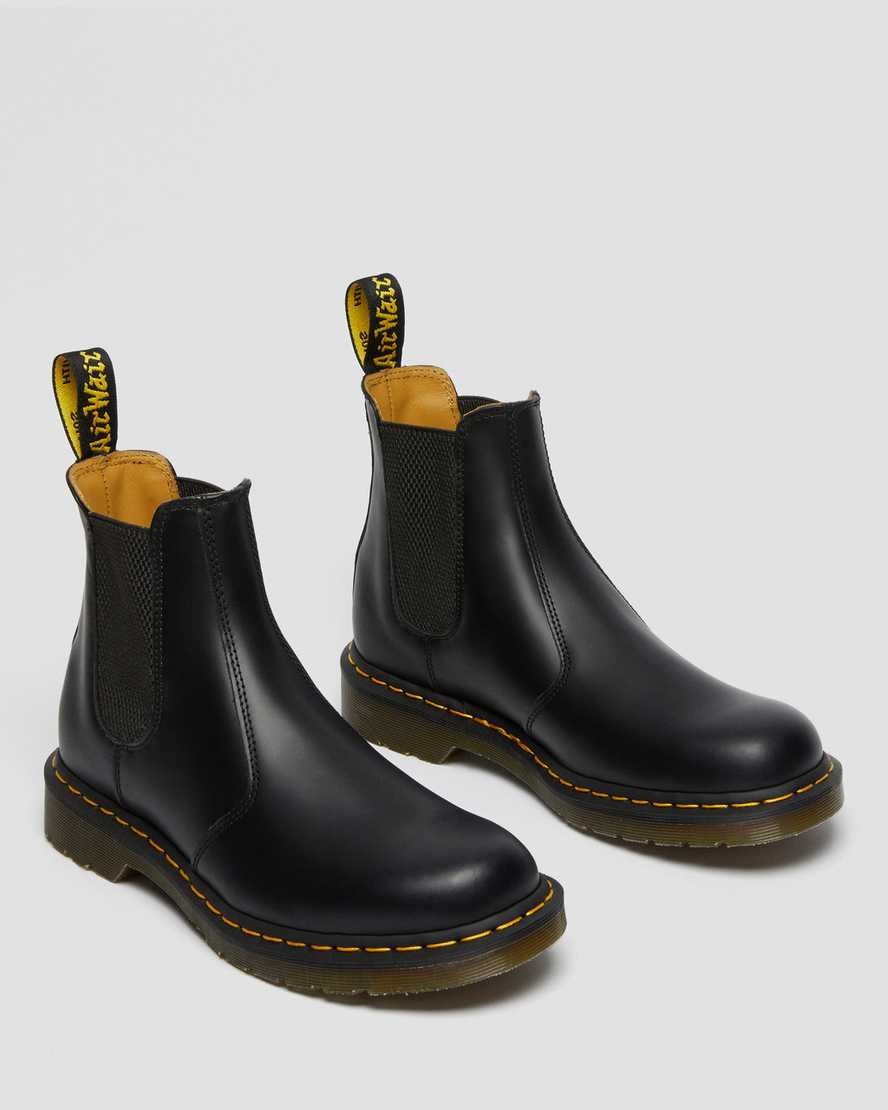 Black Smooth Leather Men's Dr Martens 2976 Yellow Stitch Smooth Leather Chelsea Boots | 573986-YJS