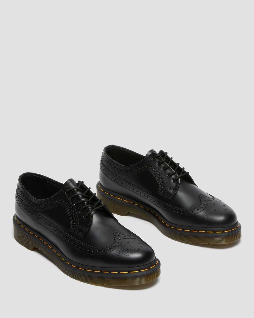 Black Smooth Leather Men's Dr Martens 3989 Yellow Stitch Smooth Leather Oxford Shoes | 827963-WBL