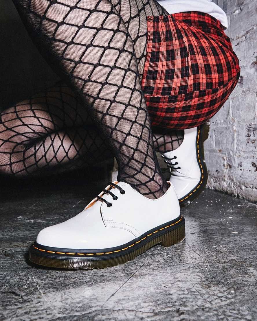 White Patent Lamper Women's Dr Martens 1461 Patent Leather Patent Shoes | 093165-OMF